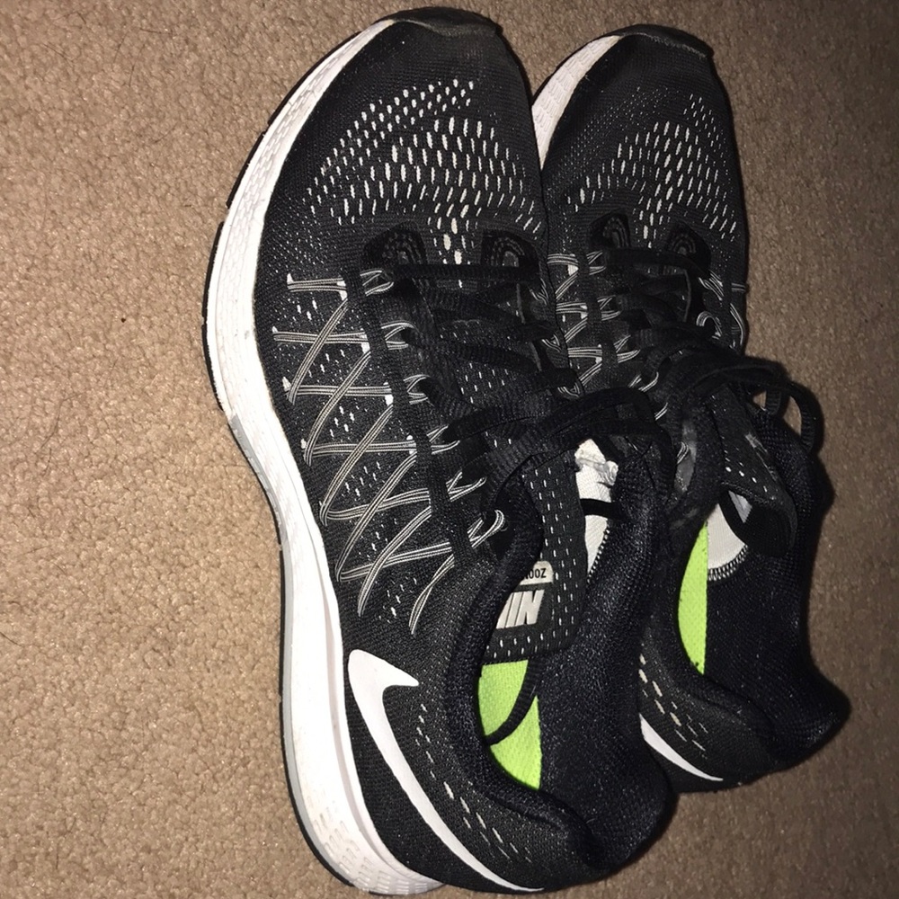 Black nike reacts
